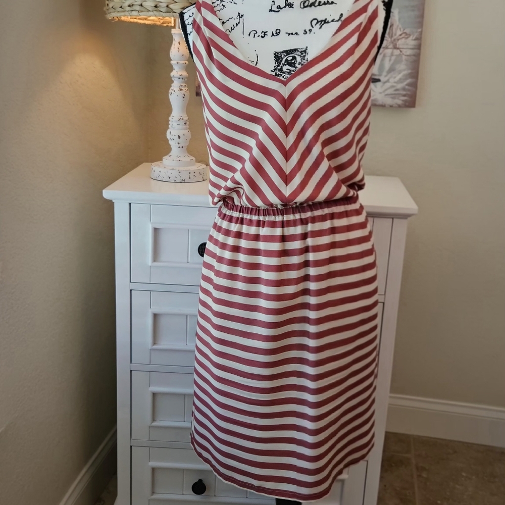 LOFT Coral and White Sleeveless V-Neck Sundress - Picture 2 of 3